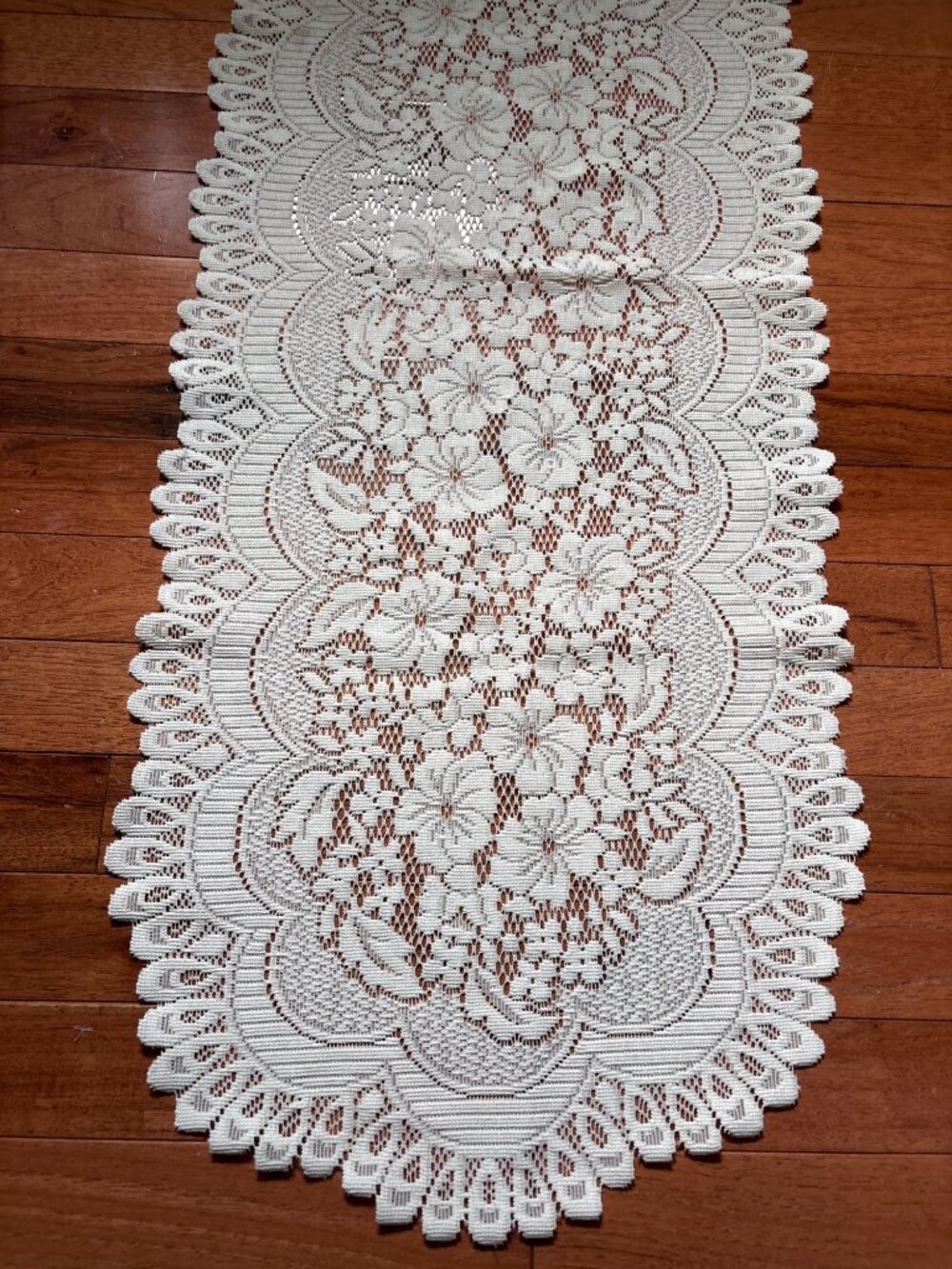 White Floral Lace Table Runner Elegant Rectangular 38”x15” Vintage Scalloped
